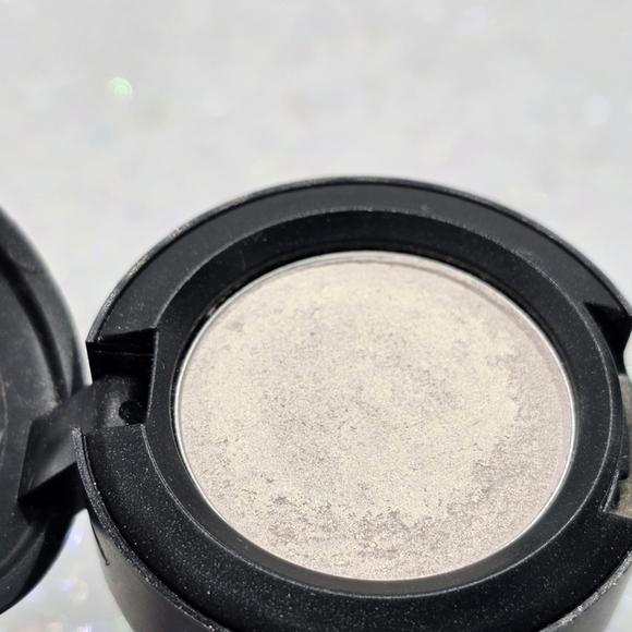 MAC Cosmetics Solar White (Cool Heat Collection) Limited Edition/Rare Eyeshadow - Picture 6 of 7